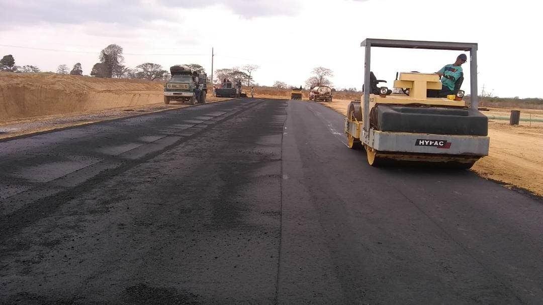 Compactación de asfalto con rodillo vibratorio